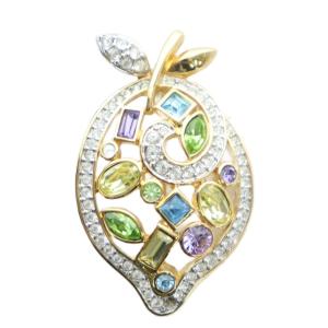 ピンブローチ アクセサリー ロゴ ラインストーン マルチカラー ゴールド色 GY05 /MQ