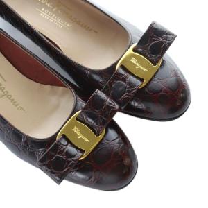 Salvatore Ferragamo ヴァラ パンプス レザー クロコ型押し チャンキーヒール ロゴ リボン 6 23.5cm 黒 ブラック