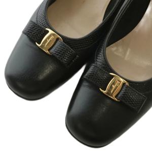 Salvatore Ferragamo ヴァラリボン パンプス レザー ラウンドトゥ チャンキーヒール ロゴ ゴールド金具 5.5 23cm 黒