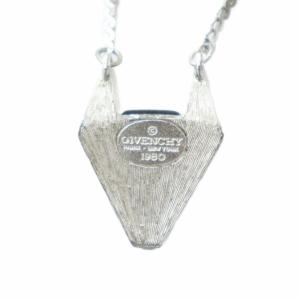 GIVENCHY ネックレス アクセサリー ペンダント ロゴ シルバー色 GY11 /MQ