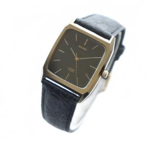 CITIZEN ジャンク品 2730-271742 腕時計 ウォッチ クォーツ ロゴ 黒文字盤 レザーベルト ゴールド色