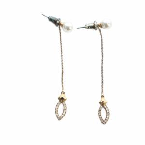 SWAROVSKI ピアス アクセサリー 両耳用 ロゴ クリスタル フェイクパール チェーンゴールド色 GY18 /MQ