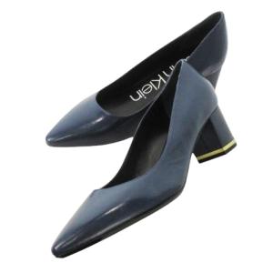 KCNITA パンプス ハイヒール チャンキーヒール ポインテッドトゥ レザー 革 メタルプレート ロゴ刻印