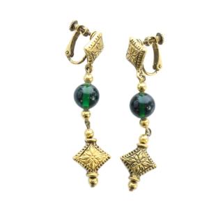 イヤリング アクセサリー 両耳用 ねじ式 ロゴ ゴールド色 GY11 /MQ