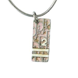 ネックレス アクセサリー ペンダント ロゴ トロッター シルバー色 ピンク GY11 /MQ OH