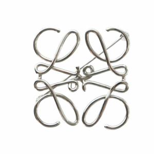 アナグラム ピンブローチ シルバーカラー