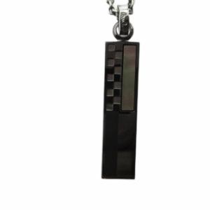 ネックレス アクセサリー ペンダント ロゴ プレート シルバー色 GY18 /MQ