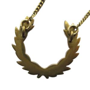 FRED PERRY ネックレス アクセサリー ロゴ ペンダント ゴールド色 GY18 /MQ