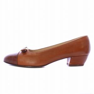 Salvatore Ferragamo パンプス ラウンドトゥ ローヒール レザー リボン ガンチーニ ゴールドカラー金具 6.5 23.5cm 茶 ブラウン