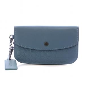 ポーチ 小物入れ シグネチャー エンボス加工 ロゴチャーム レザー 水色 ライトブルー 24916