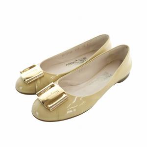 パンプス ラウンドトゥ ヴァラ リボン エナメル ゴールド金具 5.5 23cm ベージュ GY19 /MQ