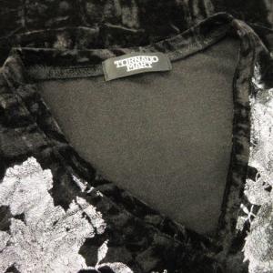 TORNADO MART 長袖カットソー Vネック ベロア 光沢感 ストレッチ プリント テキスト 花柄 総柄 2 M 黒 ブラック