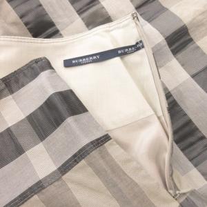 BURBERRY LONDON フレアスカート ひざ丈 シルク混 絹 チェック 総柄 大きいサイズ 46 XL グレー ベージュ /AH20