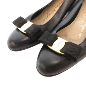 Salvatore Ferragamo ヴァラリボン パンプス ラウンドトゥ レザー 6.5 黒 ブラック /FF GY47