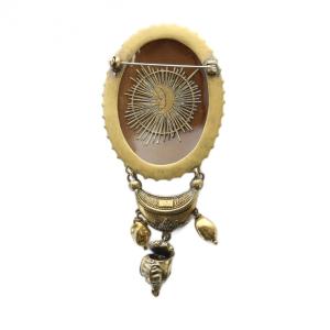 GUCCI ピンブローチ カメオ ゴールドカラー