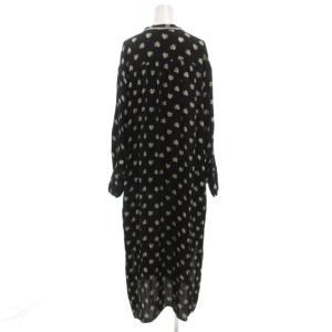 NE QUITTEZ PAS! モダールサテンフラワープリントワンピース ロング 長袖 刺繍 花柄 キーネック 黒 ブラック 白 ホワイト