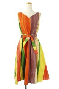 ノースリーブ膝丈総柄ワンピース フレア タック ベルトリボン Vネック M マルチカラー