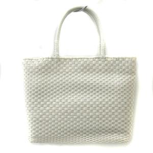 イントレッチオ ホワイト