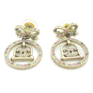 06A ビジューラインストーンリボンピアス ココマーク ゴールド