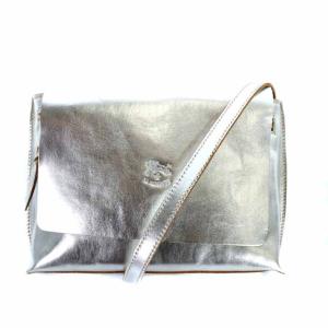 レザーショルダーバッグ シルバー色