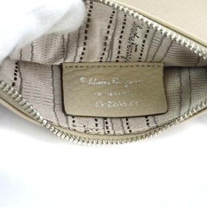 Salvatore Ferragamo ポーチ ガンチーニ レザー グレー JS-22A922