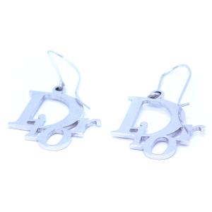 Christian Dior ピアス Diorロゴ シルバー色