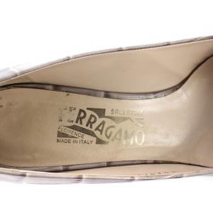 Salvatore Ferragamo ヴァラ パンプス クロコ型押し レザー 6.5 グレー