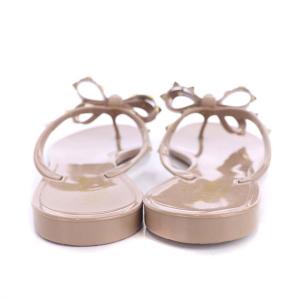 VALENTINO GARAVANI ロックスタッズ ラバー トングサンダル リボン 39 グレージュ