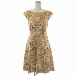 総柄ワンピース 膝丈 半袖 キャップスリーブ タック フレア 2 ベージュ