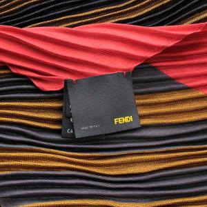 FENDI スカーフ シルク プリーツ 赤 レッド 茶 ブラウン 黒 ブラック OH