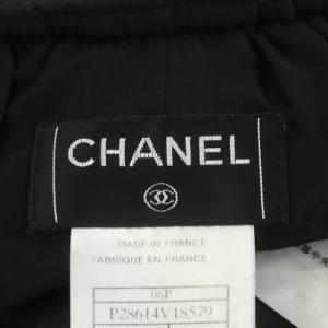 CHANEL 06P フレアスカート ツイード 膝丈 ウエストロゴ 38 ブラック P28614V18579