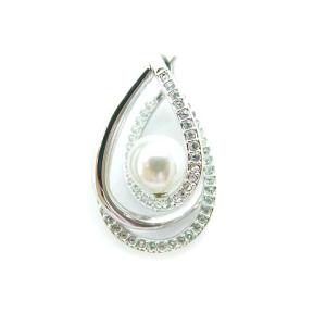 SWAROVSKI FREE ピアス しずく パール シルバー色