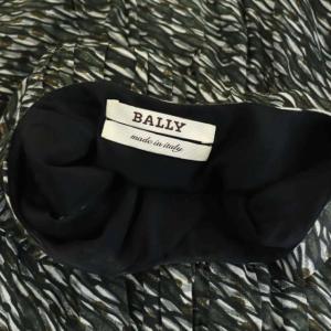 BALLY ノースリーブワンピース 総柄 ロング タイト タック リボンベルト付き I36 黒 ダークグリーン アイボリー 茶