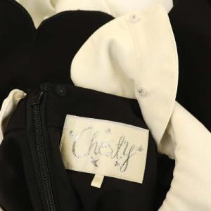 Chesty ワンピース スカラップ襟 プリーツ 袖ビジュー ひざ丈 長袖 1 黒 ブラック 白 ホワイト