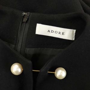 ADORE 21AW ミドルスムースワンピース セミフレア ロング パールブローチ付き ギャザースリーブ ウール 長袖 36 黒 ブラック