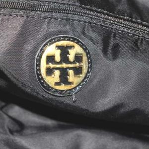 TORY BURCH トートバッグ ハンドバッグ ロゴ ナイロン エナメル 黒 ブラック