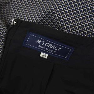 M'S GRACY ジオメトリックタックフレアスカート 膝丈 総柄 リボン 38 青 ブルー 黒 ブラック オフホワイト