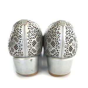 Salvatore Ferragamo パンプス アーモンドトゥ ヴァラ リボン パンチング 5 22.5cm グレー シルバー色