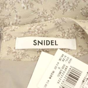 SNIDEL 23SS Sustainable ギャザープリントワンピース ロング 半袖 Vネック 総柄 0 ライトベージュ マルチカラー