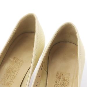 Salvatore Ferragamo パンプス ポインテッドトゥ レザー ベルト 7 24.5cm アイボリー