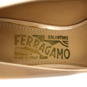 Salvatore Ferragamo POLA パンプス オープントゥ ヴァラリボン パテントレザー 5 ベージュ