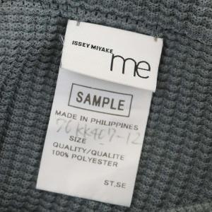 me ISSEY MIYAKE ワッフルプリーツ ノースリーブカットソー グレー
