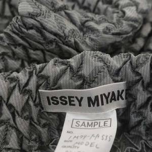 ISSEY MIYAKE ポップコーン テーパードパンツ イージー グレー