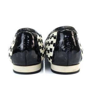 miumiu パンプス フラット ポインテッドトゥ リボンモチーフ 編み込み パテントレザー バイカラー 白 ホワイト 黒 ブラック