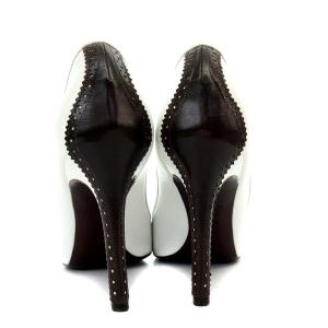 Ralph Lauren COLLECTION パンプス ピンヒール ポインテッドトゥ リボンモチーフ バイカラー レザー 8 25cm 白 ホワイト ダークブラウン