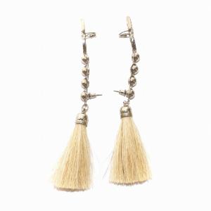 TOGA PULLA フリンジイヤーカフ ピアス 両耳用 シルバー色 アイボリー