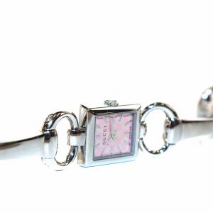 GUCCI トルナヴォーニ バングルウォッチ 腕時計 クォーツ アナログ 2針 スクエア シェル文字盤 ピンク シルバー色