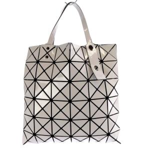 BAOBAO ISSEY MIYAKE LUCENT BASIC 6×6 トートバッグ ホワイト BBAG053
