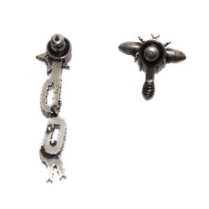 Christian Dior スターロゴ BEEピアス ロゴ シルバー色 /SR23 OH