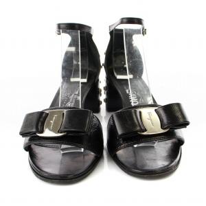 Salvatore Ferragamo ヴァラ サンダル ボールスタッズ 5.5 黒 0650446